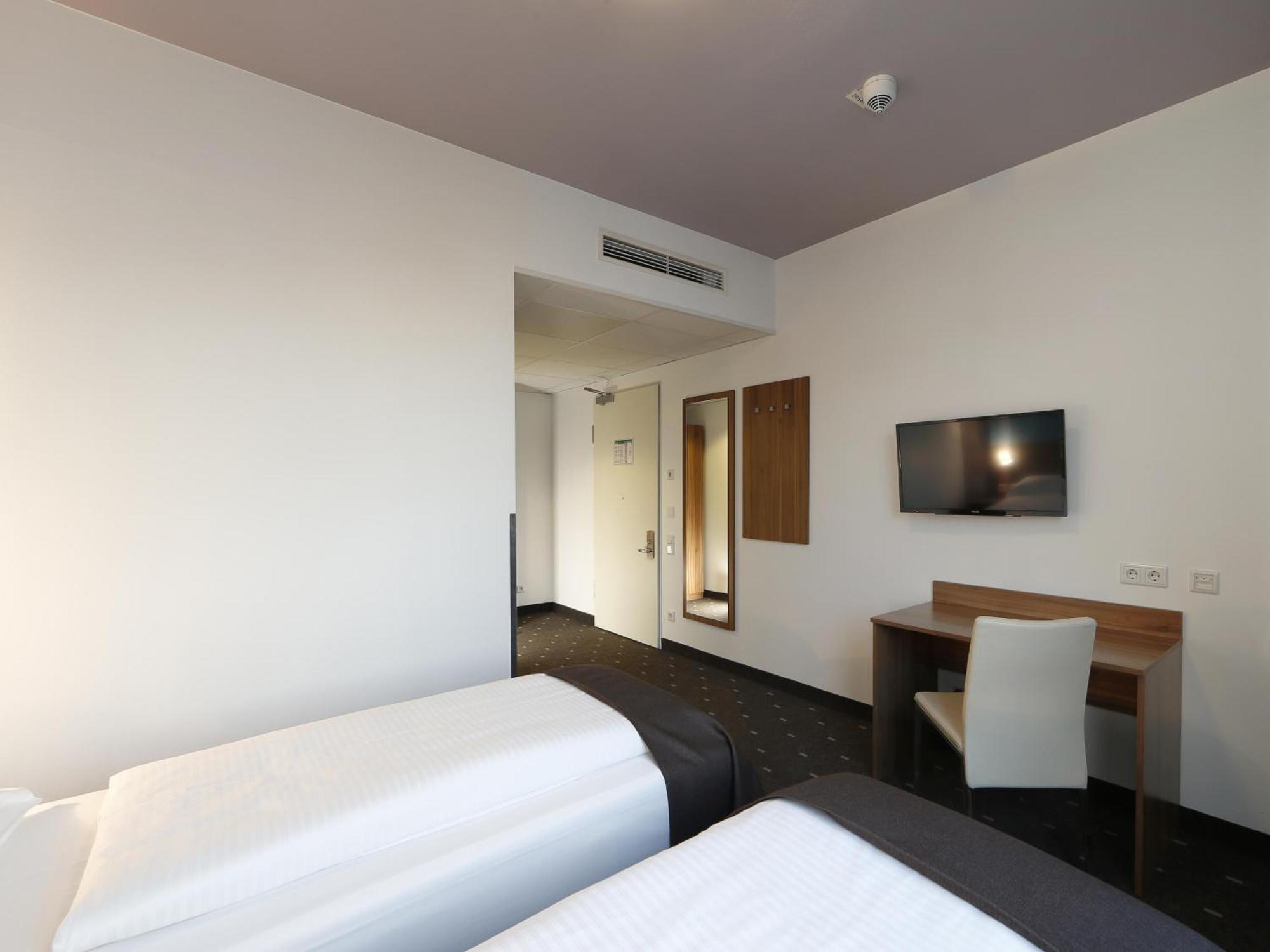 B&B Hotel Berlin City-Ost ภายนอก รูปภาพ