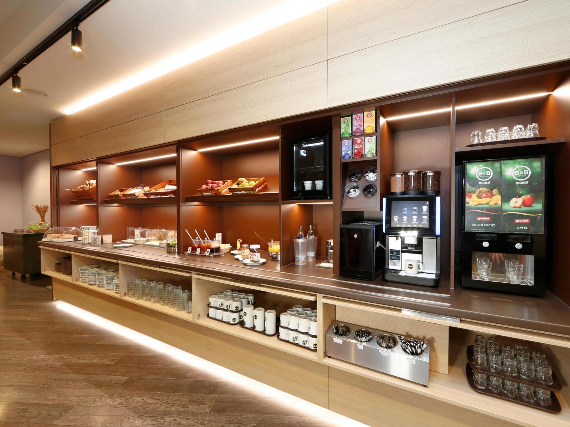 B&B Hotel Berlin City-Ost ภายนอก รูปภาพ