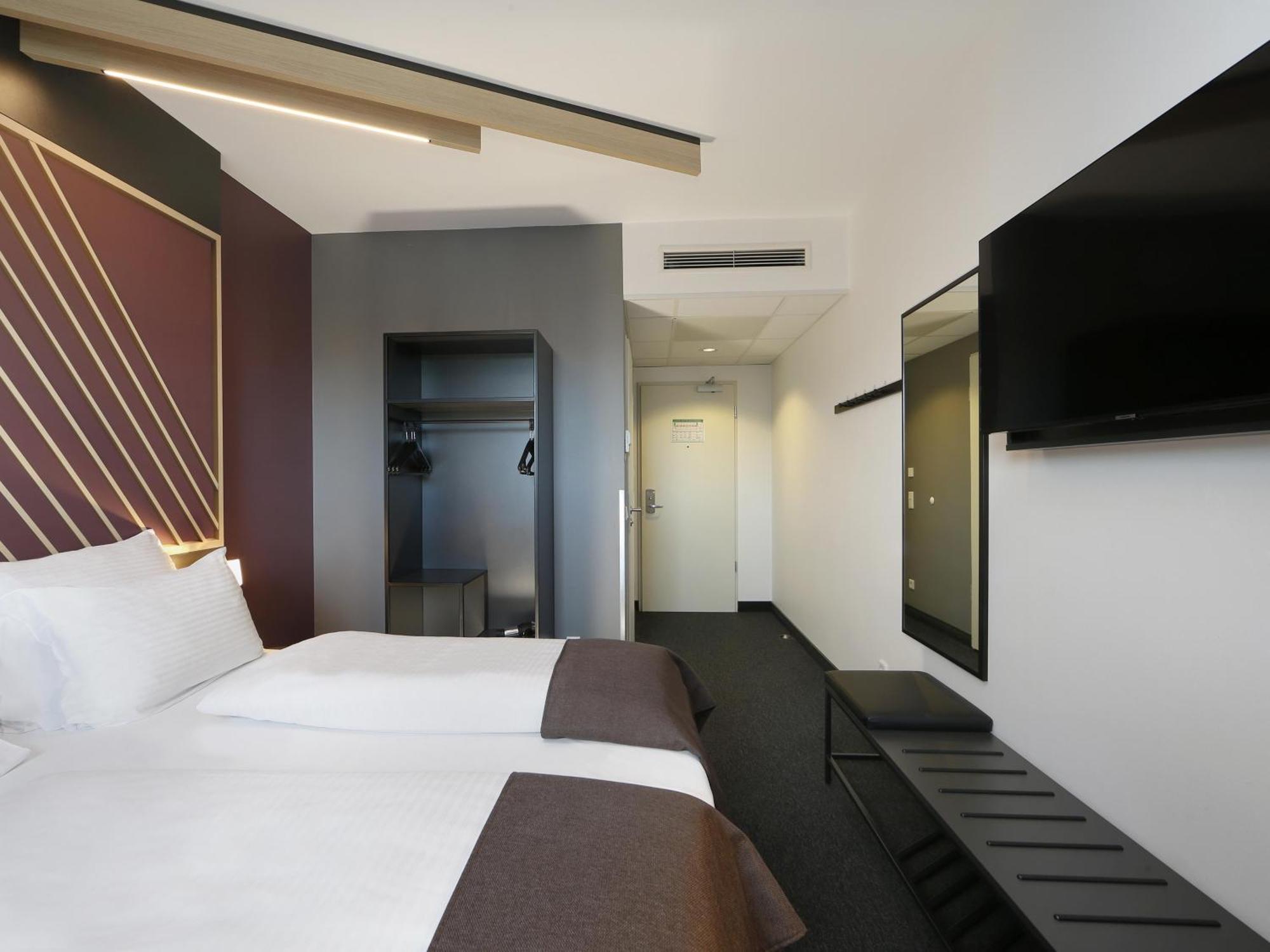 B&B Hotel Berlin City-Ost ภายนอก รูปภาพ