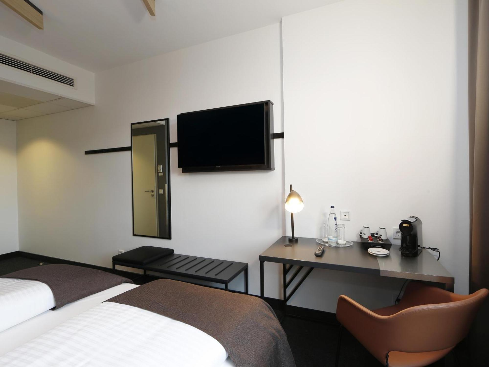 B&B Hotel Berlin City-Ost ภายนอก รูปภาพ